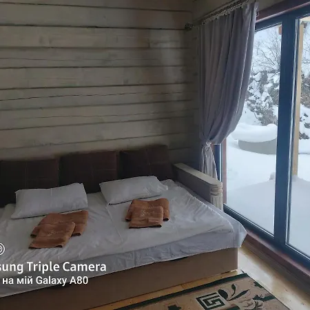 Berloga-sinevir Herberg Synevyrsʼka Polyana