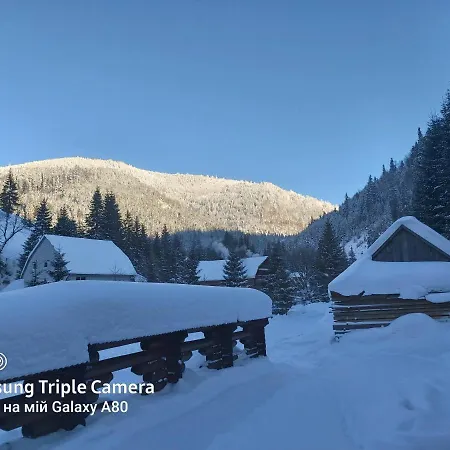 Berloga-sinevir Herberg Synevyrsʼka Polyana