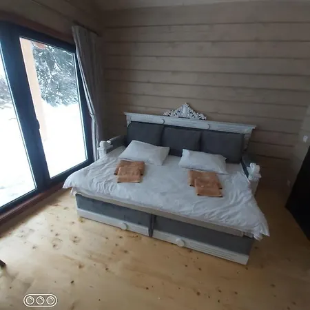 Berloga-sinevir Herberg Synevyrsʼka Polyana