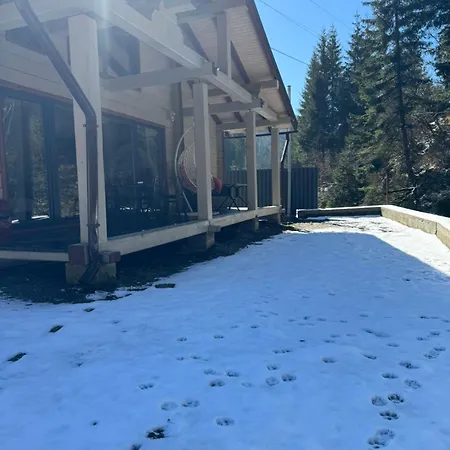 Berloga-sinevir Herberg Synevyrsʼka Polyana