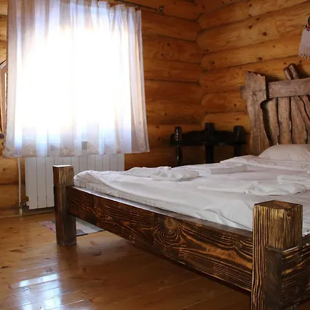 Berloga-sinevir Mini-hôtel Synevyrsʼka Polyana